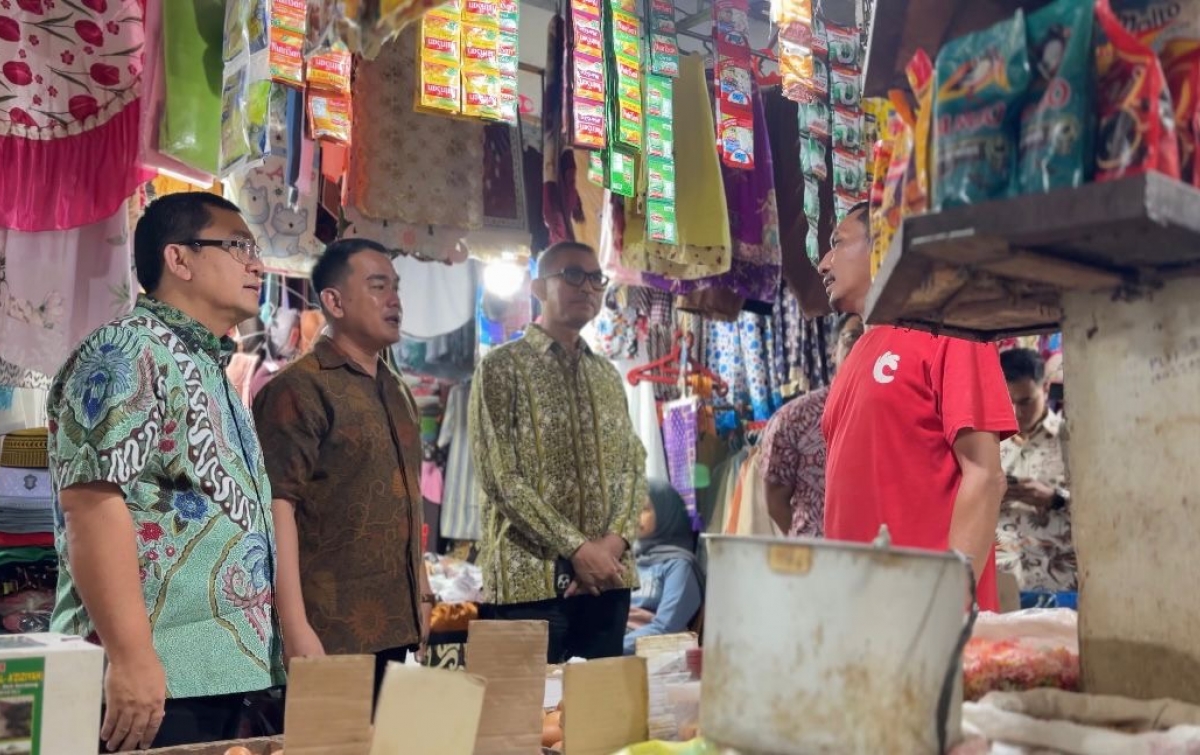 Dewan Pengawas Bulog Sidak Pasar, Pastikan Pasokan Beras SPHP dan Minyak Goreng