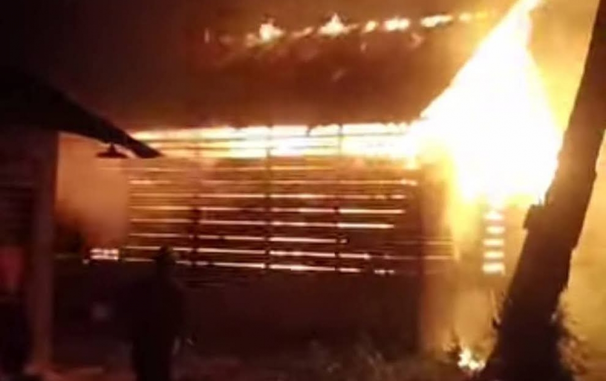 Mencekam! Meteran Listrik Meledak di Tengah Salat Tarawih, Rumah Semi Permanen di Sergai Nyaris Jadi Arang