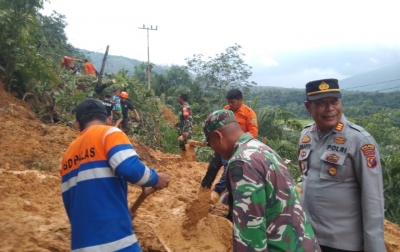 Jalinsum via Sosopan Longsor, Akses  Sekitar 600 Lumpuh Total