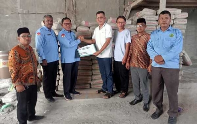Kemenag Deliserdang dan KUA Pantai Labu Sumbang Material Pembangunan Sekolah Buddhis