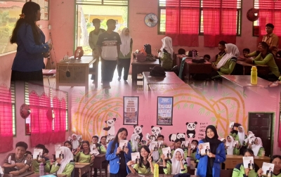 Mahasiswa FKIP UIR Tanam Mimpi Kuliah di SMAN 1 Dayun