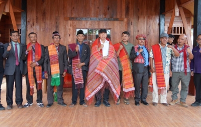 Bupati Taput Resmikan Pusat Adat dan Sentra Kerajinan MHA di Simardangiang 