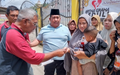 Tomy Winata Berikan Bantuan Buka Puasa dan Salurkan 10.000 Bingkisan di Lokasi Bencana Sumatera