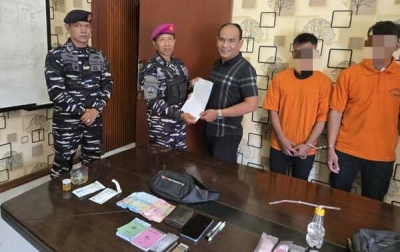 Personel Pos TNI Angkatan Laut Pangkalan Susu Serahkan Dua  Pemilik Sabu ke Polres Langkat