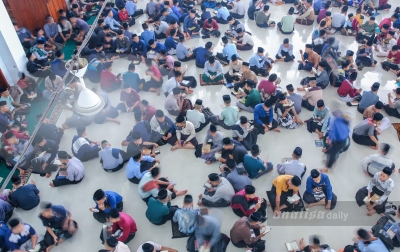 Ramadan Jauh dari Orang Tua, Dekat dengan Al-Qur’an