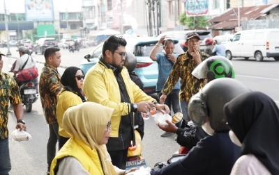 Wujud Kepedulian, Golkar Medan Bagikan 15.000 Takjil Selama Ramadan