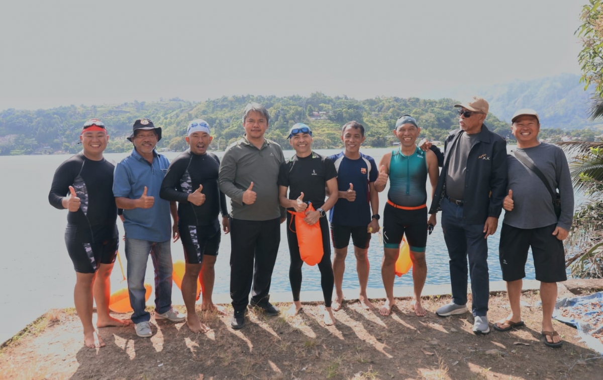 Sensasi Renang Sejauh 1,2 KM: Alumni ITB Taklukkan Perairan Muara-Pulau Sibandang!