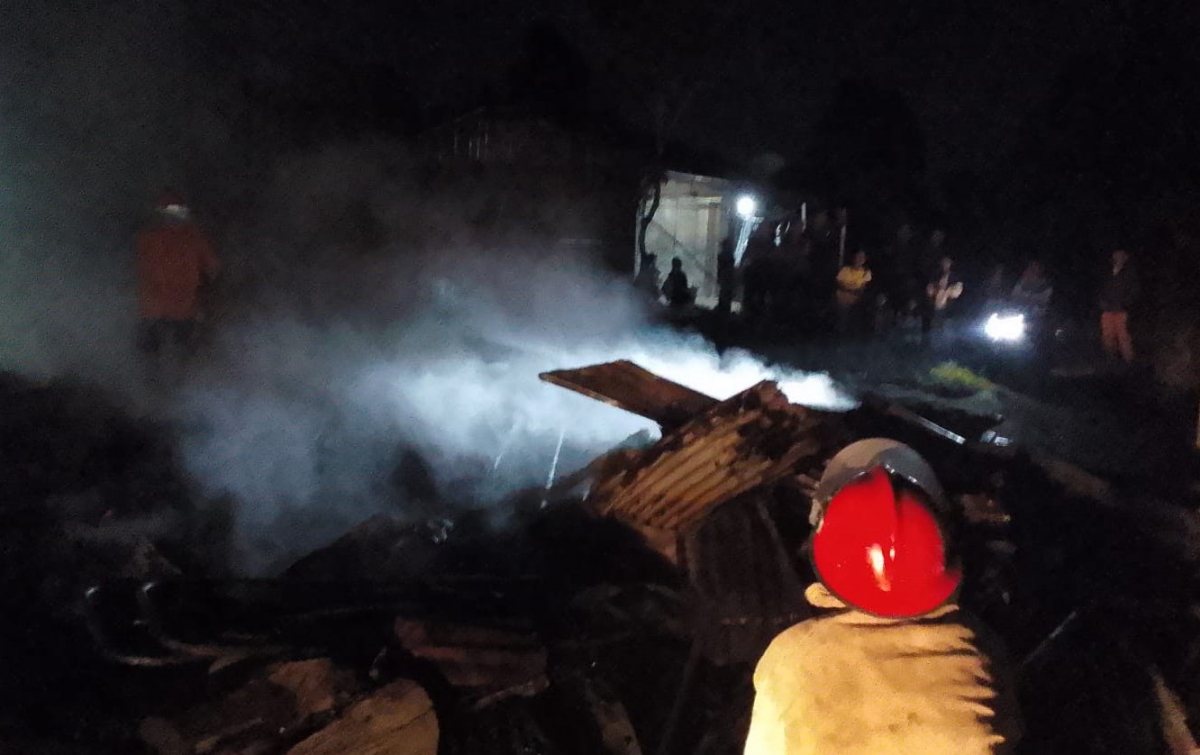Suami Pergi Cari Nafkah, Rumah Hangus Terbakar di Lae Hole 1 Dairi