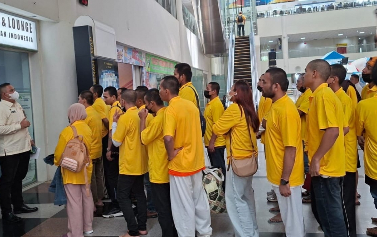 Lebaran di Kampung Halaman Usai Jalani Hukuman: 64 PMI Ilegal Dideportasi dari Malaysia