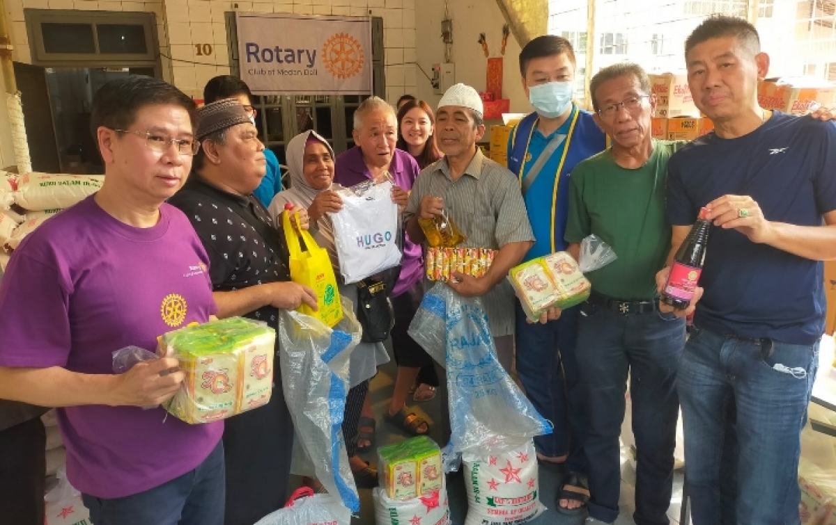 Rotary Club Medan Deli Salurkan Paket Kasih Idulfitri, Ratusan Warga Terbantu