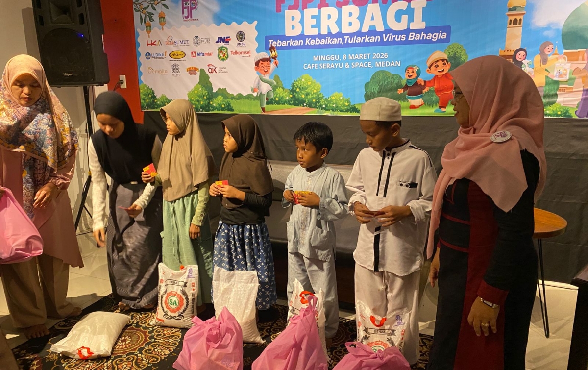 FJPI Sumut Salurkan Paket Sembako dan THR untuk Puluhan Anak Yatim