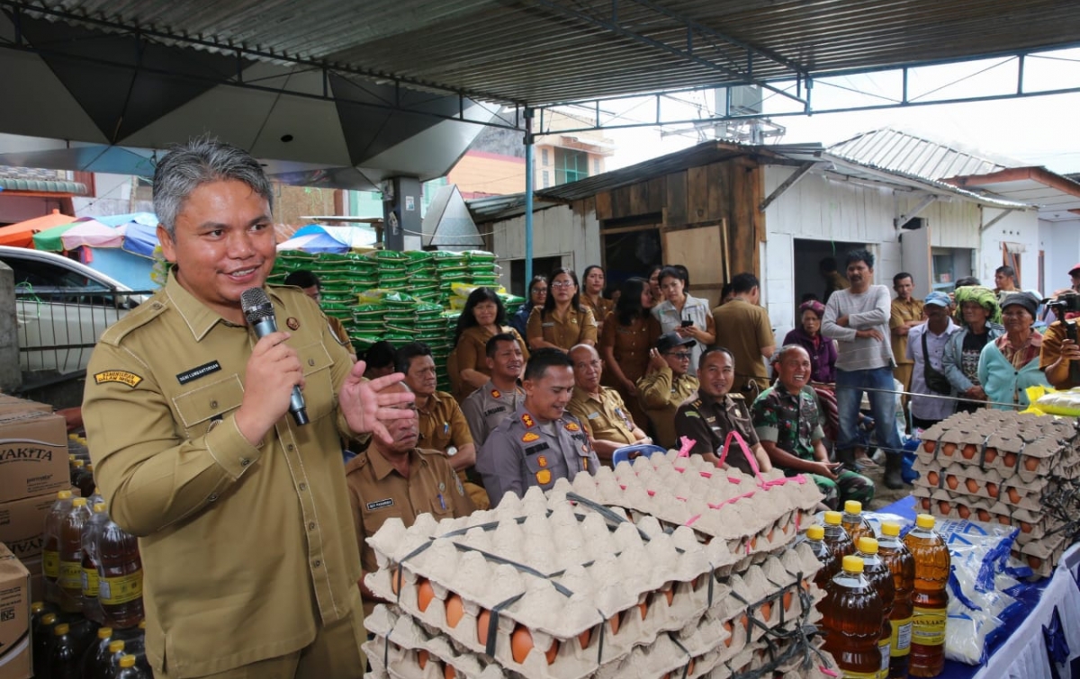 Wabub Taput Tinjau Gerakan Pangan Murah di Siborongborong