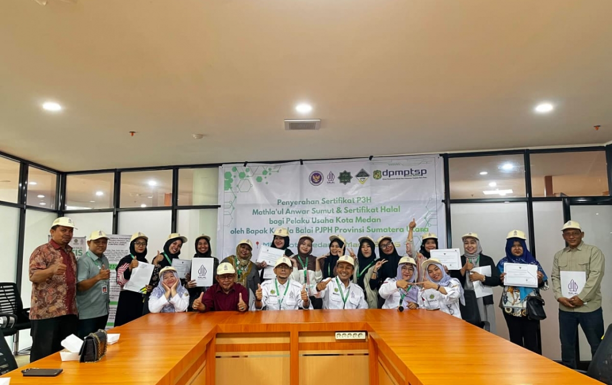HCMA Sumut Serahkan 35 Sertifikat P3H MA dan 30 Sertifikat Halal bagi Pelaku Usaha