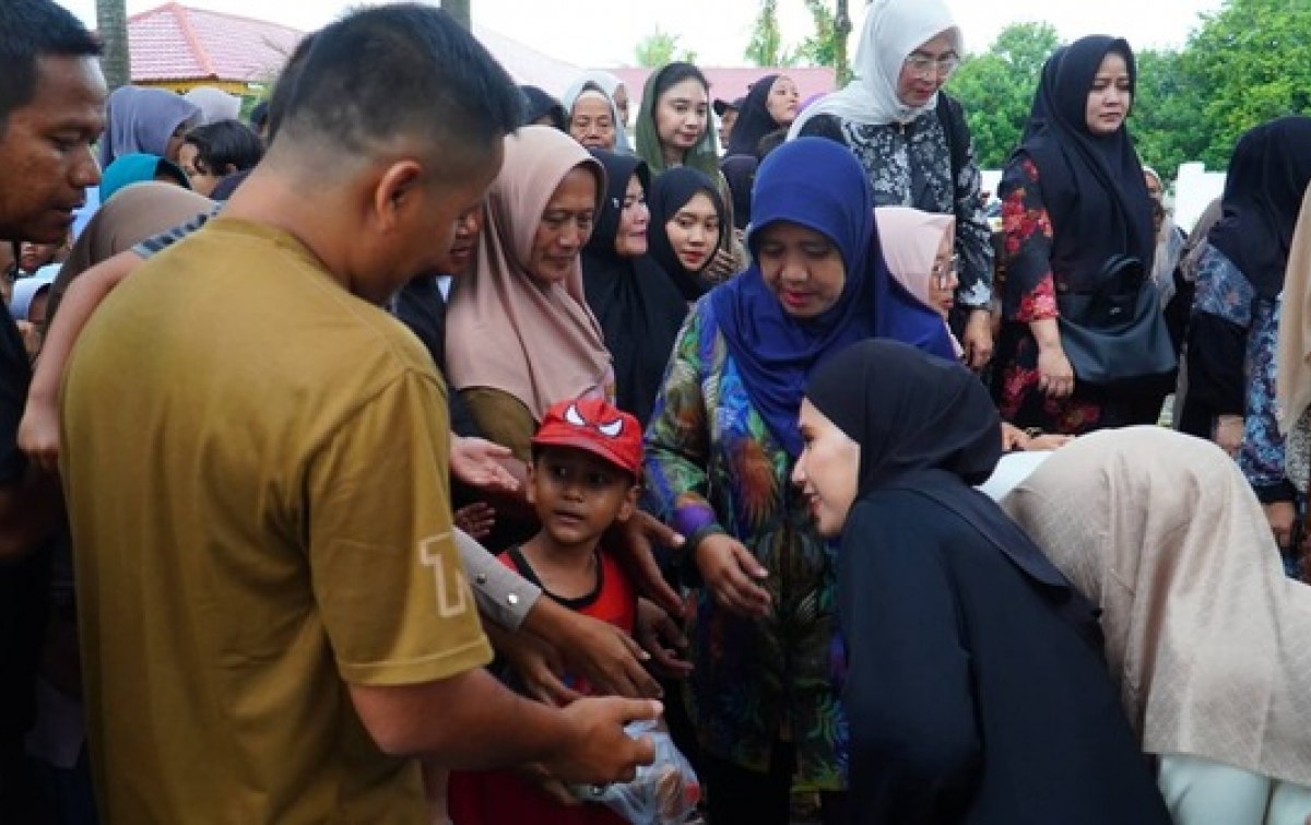 Penasehat DWP Langkat Apresiasi Kegiatan Berbagi Takjil Kepada Masyarakat