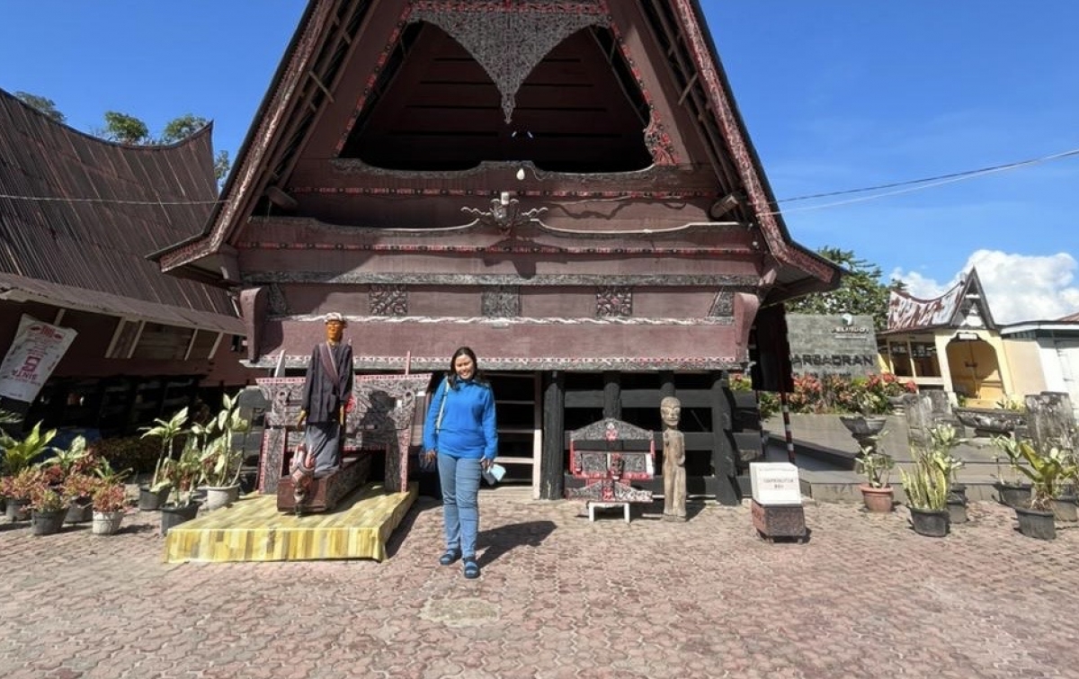 Menyingkap 'Peta Rahasia' Wisatawan di Simanindo: Antara Ritual Budaya dan Pesona Alam Samosir