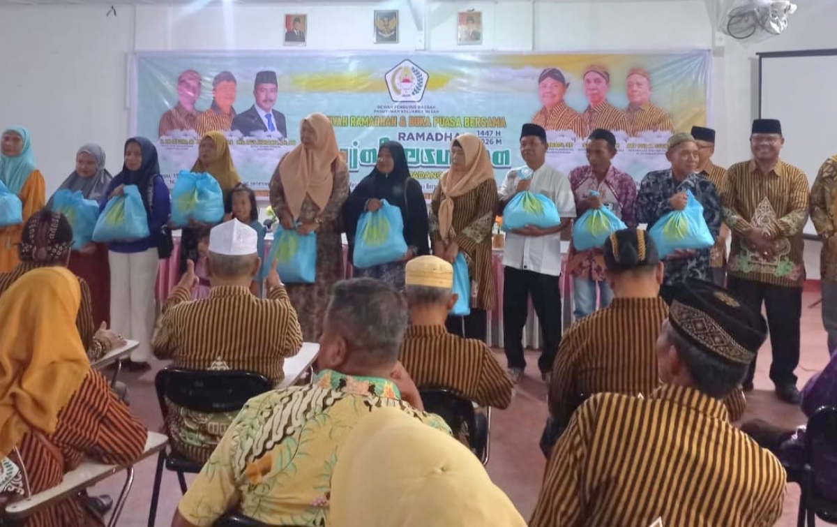 Wujudkan Kepedulian, Menteri Imipas Agus Andrianto Salurkan Bansos Sembako bagi Masyarakat Padangsidimpuan