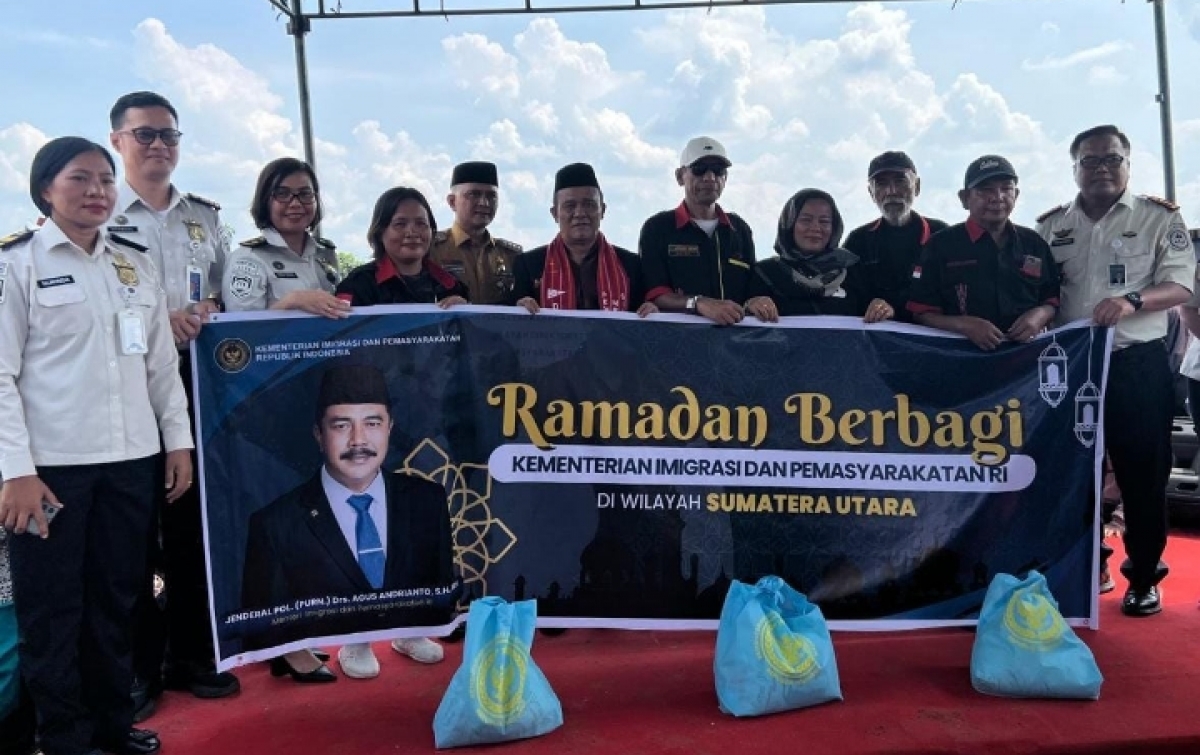 Ramadan Berbagi: Menteri Imigrasi dan Pemasyarakatan Salurkan 2.000 Paket Bansos untuk Pemuda Merga Silima di Medan