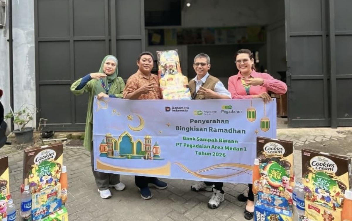 Deputy Bisnis Area Medan 1 Serahkan Bingkisan Ramadan kepada 4 Pengelola Bank Sampah