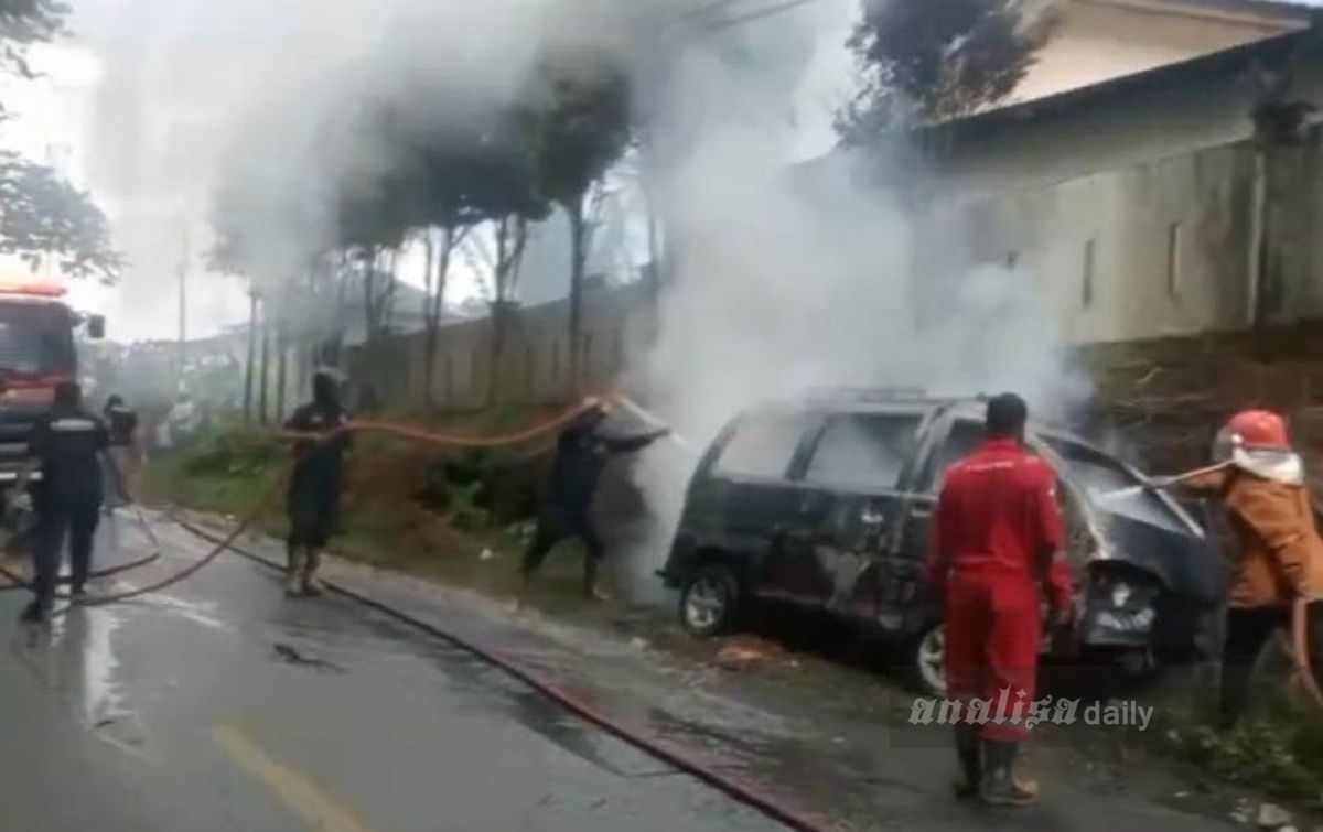 Mobil Bermuatan BBM Hangus Terbakar di Panji Porsea Dairi