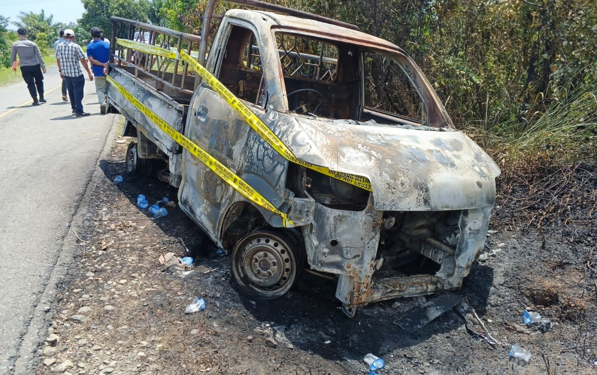 Diduga Korsleting Kabel, Satu Unit Mobil Terbakar di Jalan Lintas Buburan