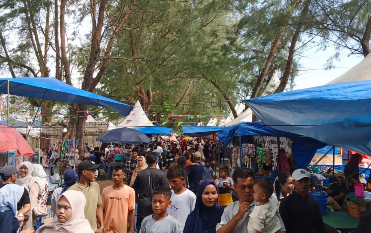 Magnet Wisata Pantai Barat Madina Dongkrak Ekonomi Warga Saat Libur Lebaran