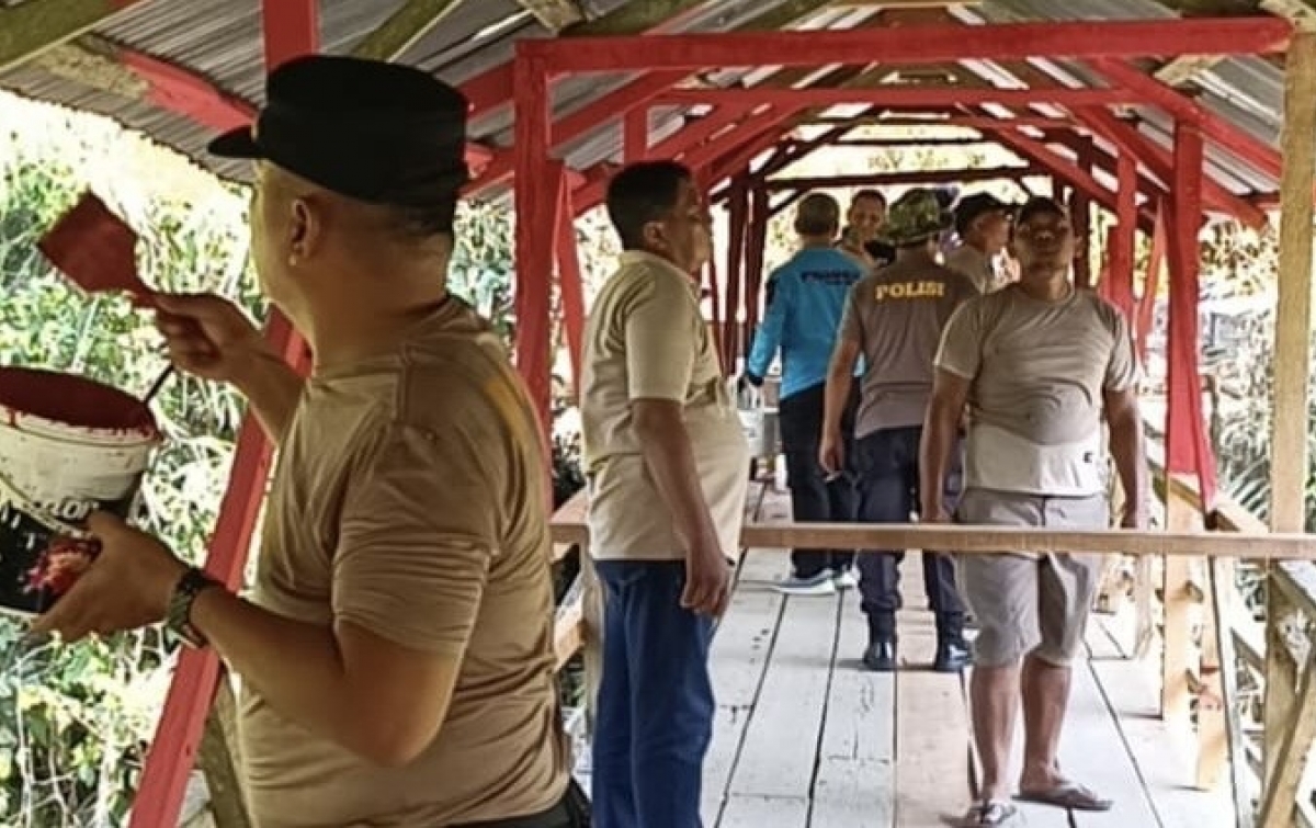 Dukung Akses Warga, Polresta Deliserdang Renovasi Jembatan Presisi Merah Putih Kuala Sabah