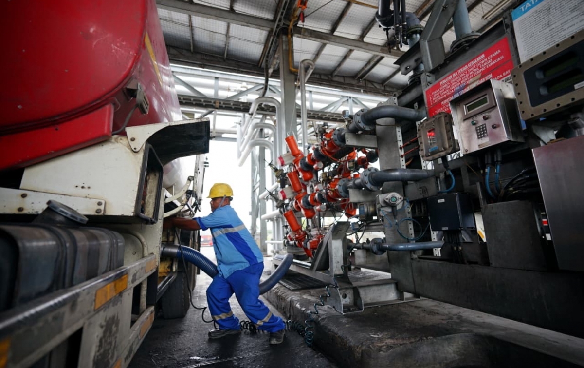 Perwira Pertamina Patra Niaga Sumbagut Siaga 24 Jam, Jaga Penyaluran Energi Tanpa Henti