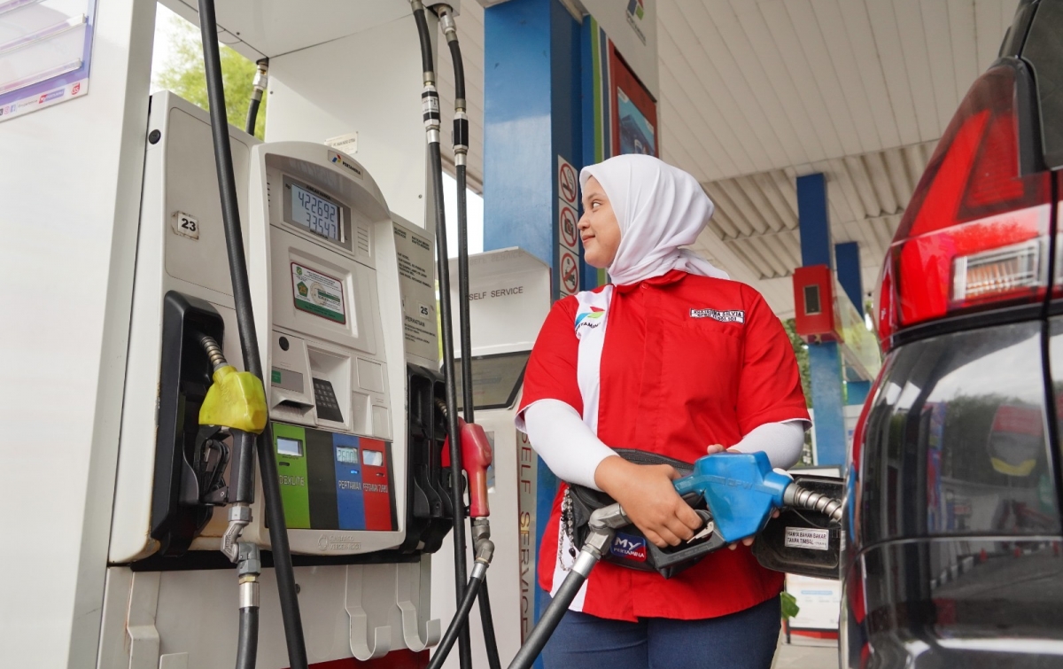 Pertamina Patra Niaga Sumbagut Jaga Layanan Energi, Operator SPBU Tetap Bertugas di Hari Raya