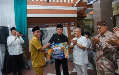 Safari Ramadan di Al Muhajirin, Zakiyuddin Harahap Serahkan Rp50 Juta untuk Pembangunan Masjid