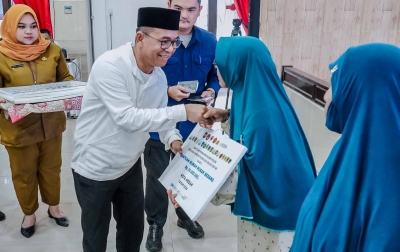 Zakiyuddin Harahap Salurkan Bantuan Perbaikan Rumah Korban Siklon Senyar