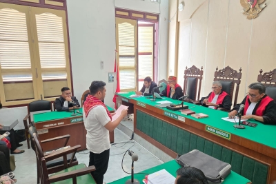 Diduga Ada Intervensi, Hakim Skors Sidang hingga Massa Masuk Persidangan