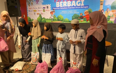 FJPI Sumut Salurkan Paket Sembako dan THR untuk Puluhan Anak Yatim