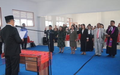 Bupati Taput JTP Lantik 11 Anggota Dewan Pendidikan