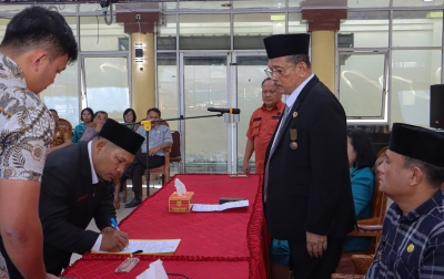 Bupati Dairi Lantik 36 Kepala Sekolah dan Kepala Puskesmas, Sugito Panjaitan Dipromosi