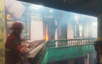 Kebakaran Hebat di Medan Maimun, 5 Unit Rumah di Jalan Juanda Ludes Terbakar