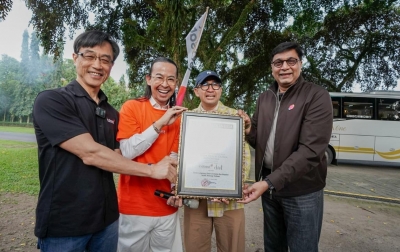 11 Jam Live TikTok Tanpa Putus Bareng Indosat, Dave Hendrik-Iwet Ramadhan Pecahkan Rekor MURI