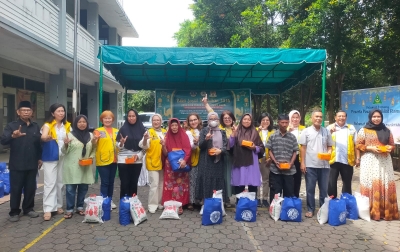 Lions Club Medan Alumni Darma Agung  Salurkan Bantuan 60 Paket Sembako di Medan