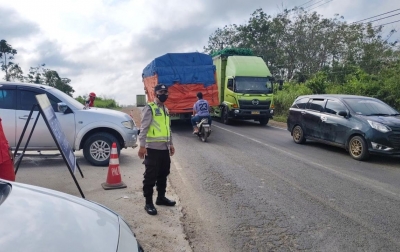 Efek Domino Macet Banyuasin: Kendaraan Mogok di Lintas Timur, Ekor Antrean Sampai Tol Fungsional!