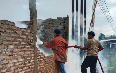 Rumah Datmalem Sitepu Hangus Terbakar Saat Hujan di Tanah Pinem Dairi