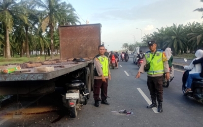 Tragedi Jalinsum: Ngebut Tanpa Helm, Pelajar 16 Tahun Tewas Usai Tabrak 'Bokong' Truk di Teluk Mengkudu