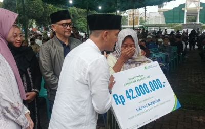 Jaga Silaturahmi, Walikota Tebing Tinggi Serahkan Santunan BPJS Ketenagakerjaan di Momen Buka Puasa Bersama