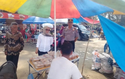 Kapolsek dan Pemerintah Kecamatan Natal Imbau Pengunjung Jaga Keamanan dan Kebersihan Pantai