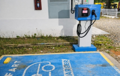 Dukung Ekosistem EV, Kantor Pos Natal Sediakan Charging Station