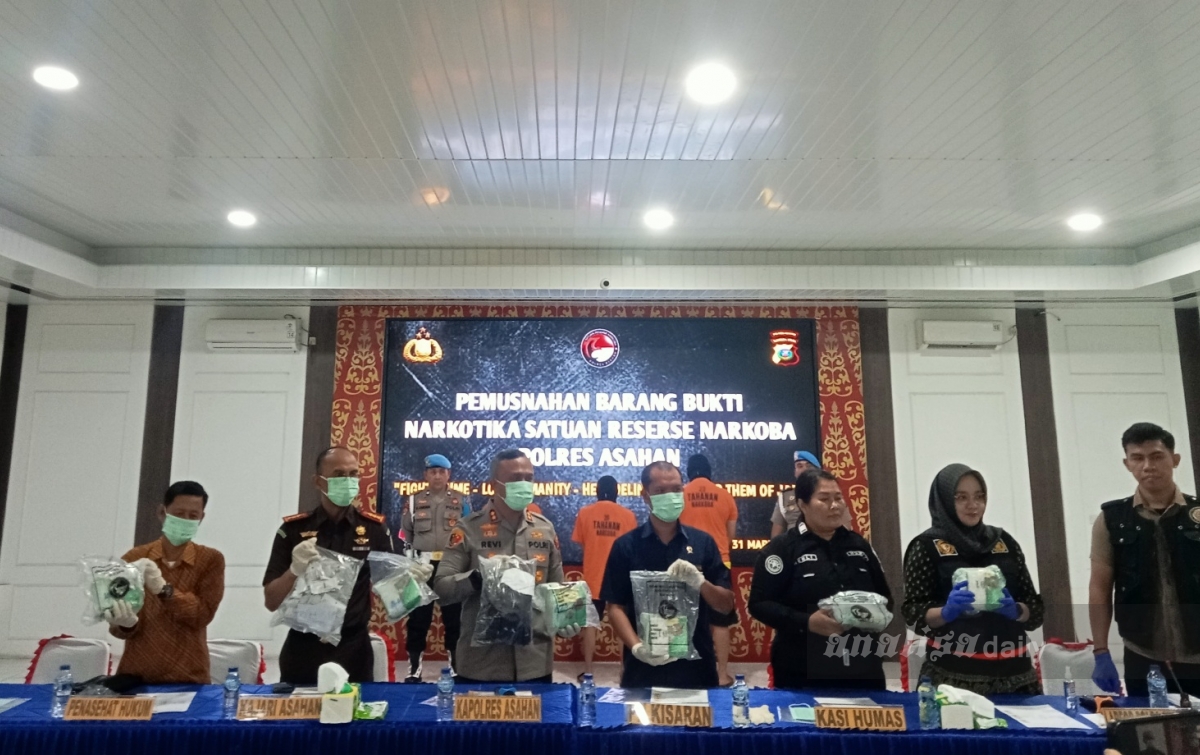 Polres Asahan Musnahkan 10 Kg Sabu dan 827 Vape Liquid 