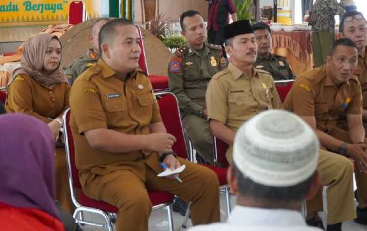 Temui Warga Terdampak Banjir, Asisten II Pemkab Langkat : Kita Akan Berikan Solusi Terbaik