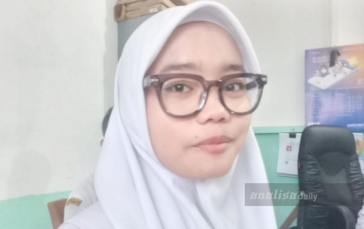 Belajar Jam 3 Pagi, Anak Pedagang Bakso Nona Trihayidah Lolos ke UGM