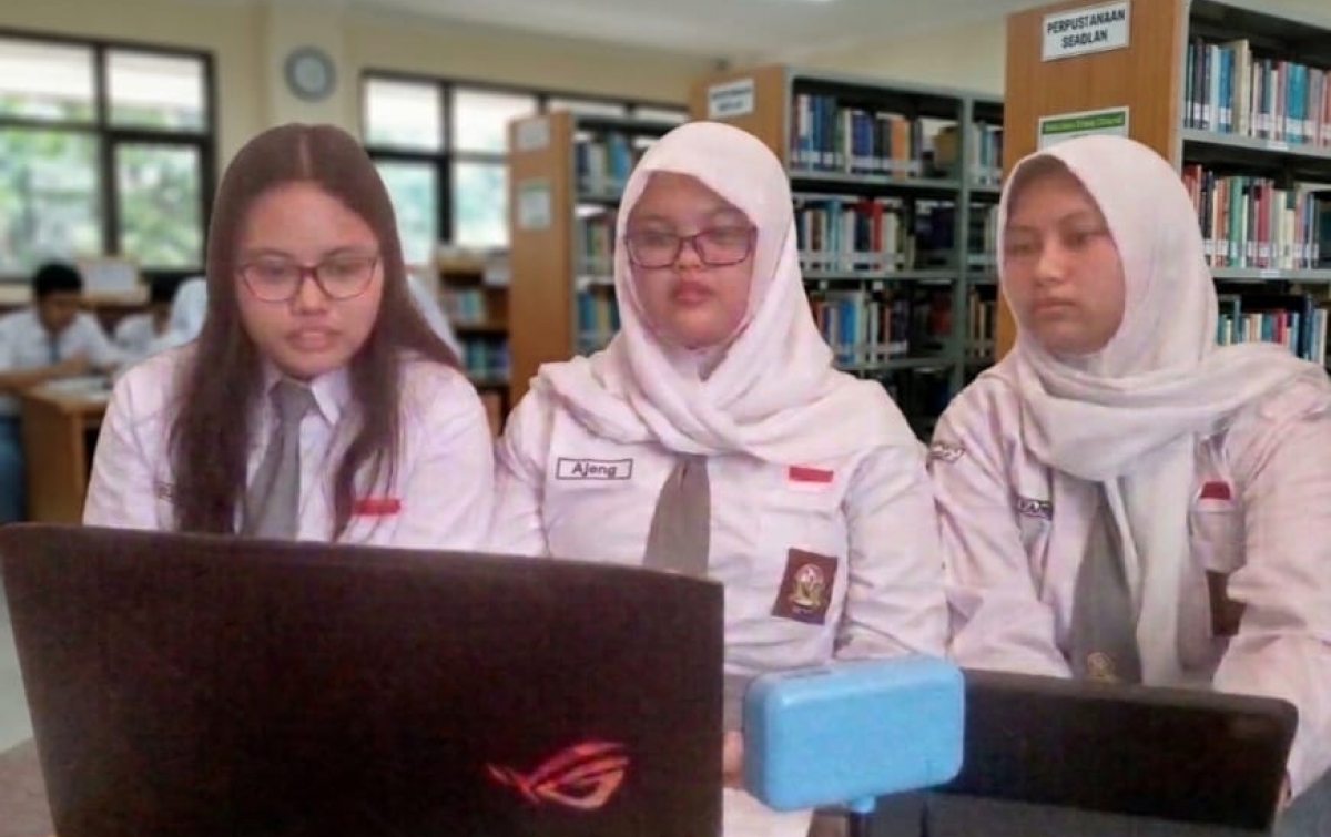 Safeguard VR: Strategi Tim Siswi SMAN 8 Jakarta Perkuat Literasi Digital Terhadap Bahaya Online Grooming