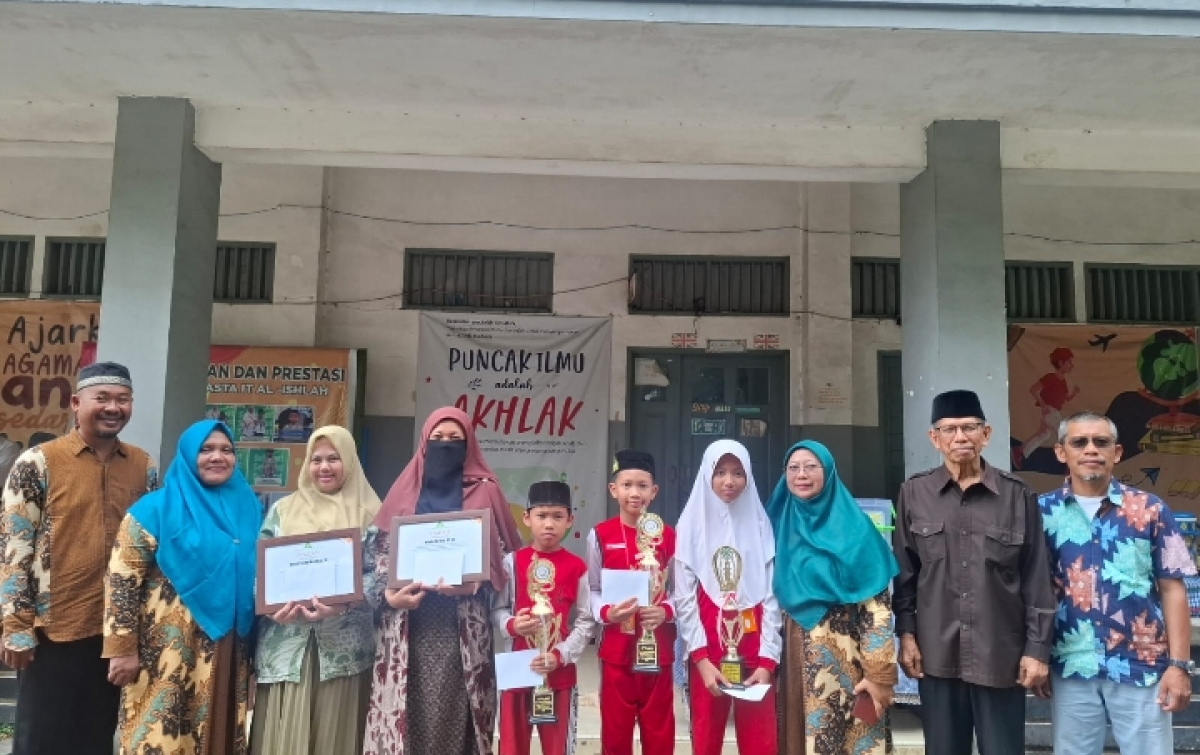 Apresiasi YPIAI Pada Guru dan Pesdik,  War Djamil: Jadilah Guru Profesional