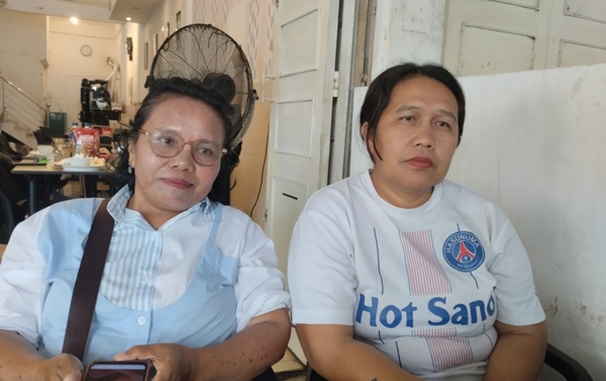 Datang Jauh-Jauh Dari Dairi, Kedua Orangtua Korban Penganiayaan Minta Para DPO Ditangkap