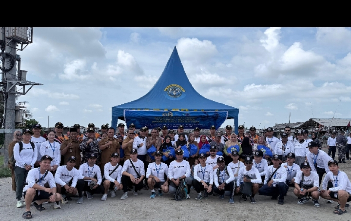 Kodaeral Bersama APCS Baksos di Dua Desa Nelayan